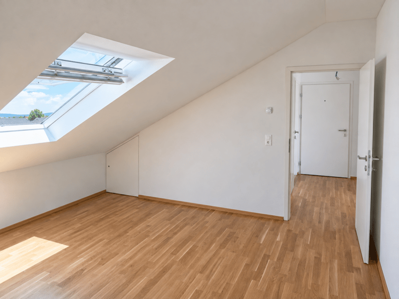 Helle 2.5-Zi-Dachwohnung mit grossem Balkon (6)