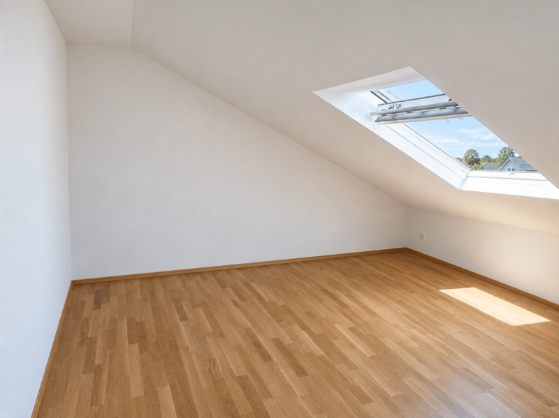 Helle 2.5-Zi-Dachwohnung mit grossem Balkon (5)