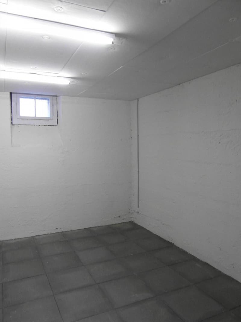 empty room, white walls, tiled floor, single window