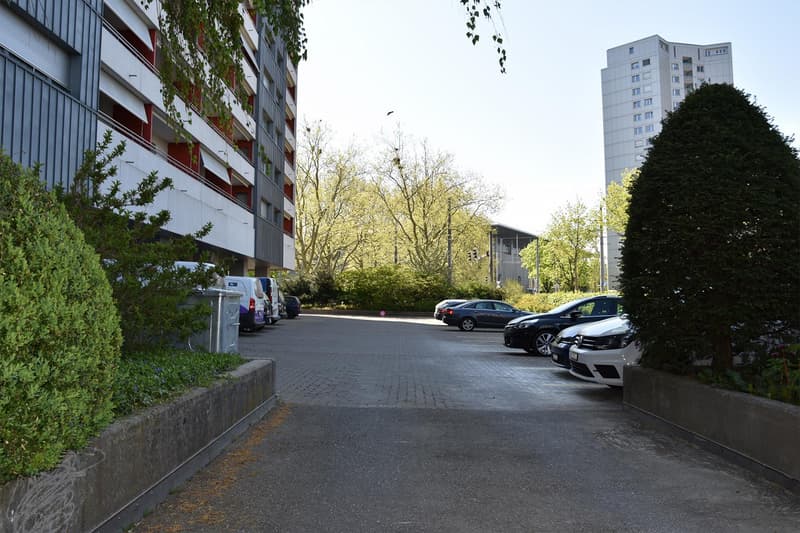 Al Ritmo della Città: Appartamento in Grattacielo Moderno Direttamente al BH Wankdorf (20)