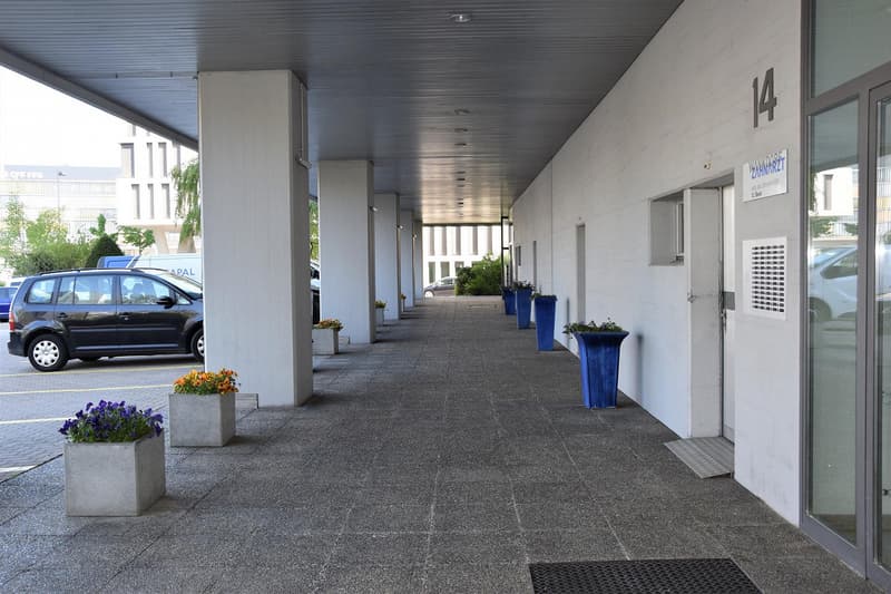 Al Ritmo della Città: Appartamento in Grattacielo Moderno Direttamente al BH Wankdorf (21)