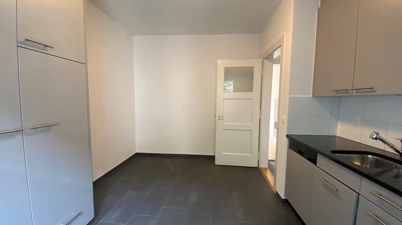 Gemütliche 2-Zimmerwohnung mit Balkon im Breitenrainquartier (3)