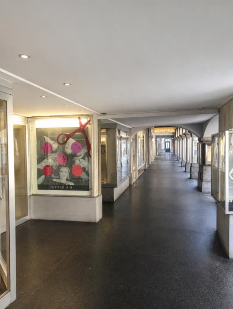 Spazio commerciale con giardino e terrazza sul tetto direttamente sotto la Laube (10)
