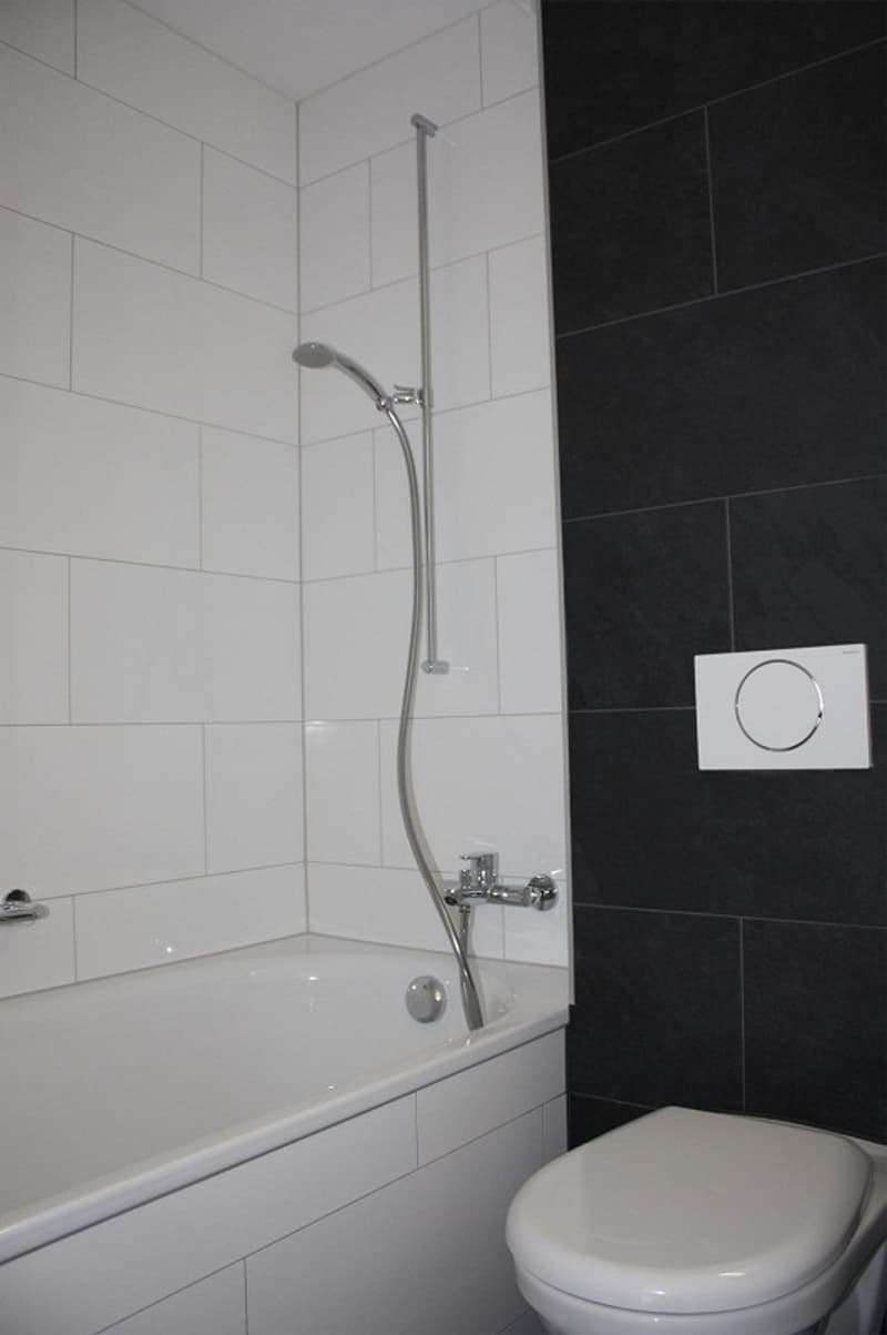 moderne 2.5-Zimmer-Attikawohnung in Herrenschwanden (10)
