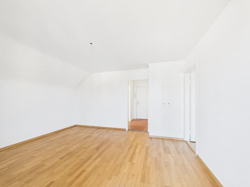 helle 2-Zimmerdachwohnung an zentraler Lage in Bern Bümpliz (6)