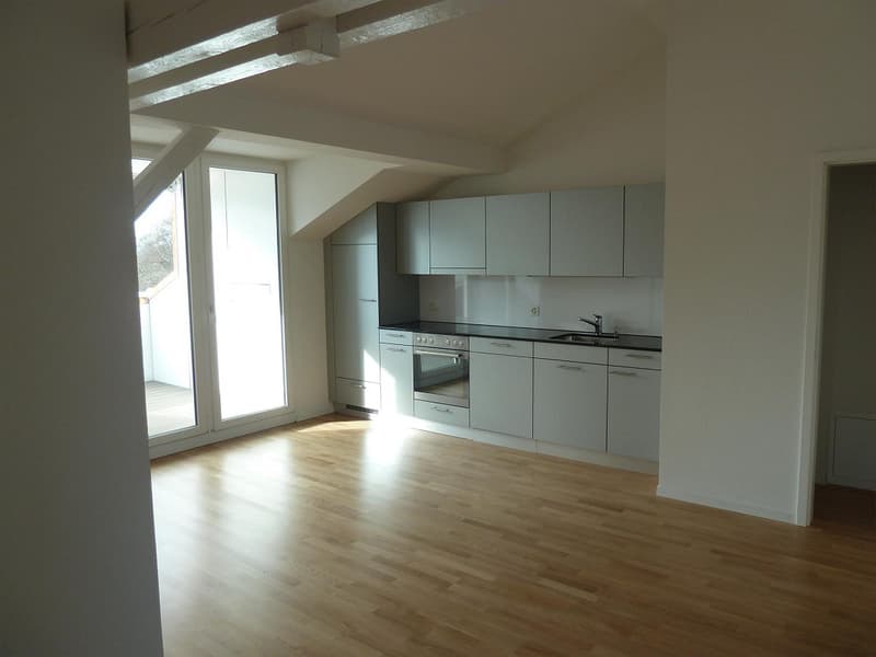 charmante 2.5-Zimmerdachwohnung nähe Rosengartens (5)
