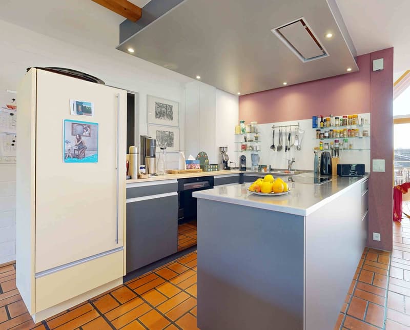 Beautifully situated on a large plot of land - huge attic apartment with additional house and a very large garden (14)