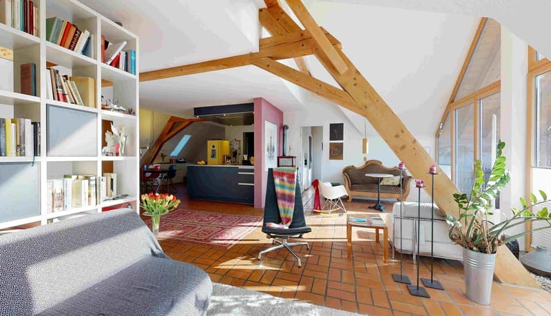 Beautifully situated on a large plot of land - huge attic apartment with additional house and a very large garden (13)
