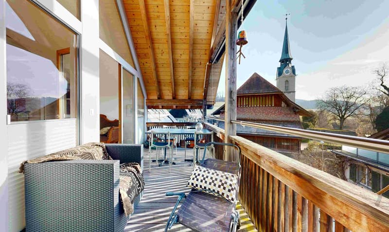 Beautifully situated on a large plot of land - huge attic apartment with additional house and a very large garden (17)