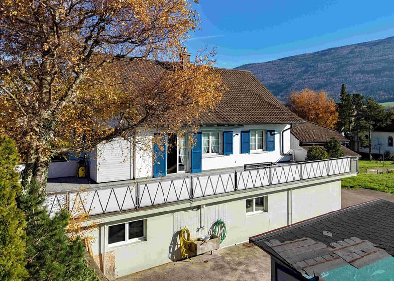 A huge house on a lot of land with unobstructable views for one or two families (4)