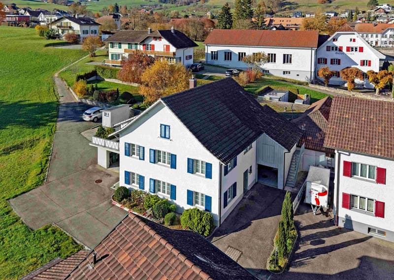 A huge house on a lot of land with unobstructable views for one or two families (7)