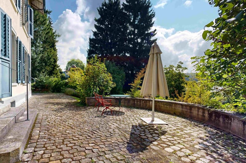 Historic architecture in a prime location with a dreamy view of the Emmental and the Alps (8)