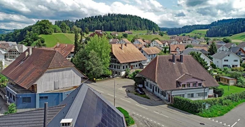 Ä einmalig schöne Wohnstock mit drei riesige Wohnige, wo aber ou ideali Büro chönnte sii (9)