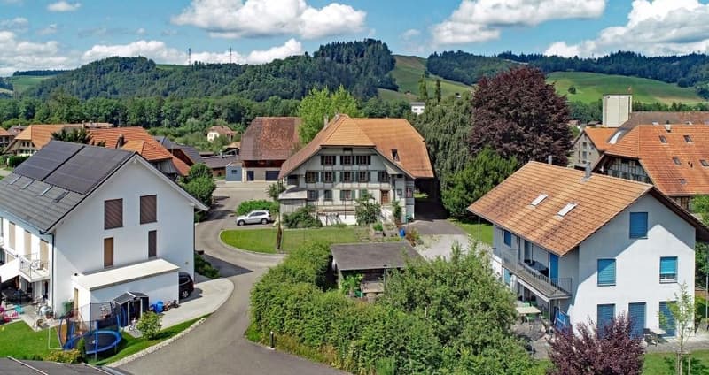 Ä einmalig schöne Wohnstock mit drei riesige Wohnige, wo aber ou ideali Büro chönnte sii (6)