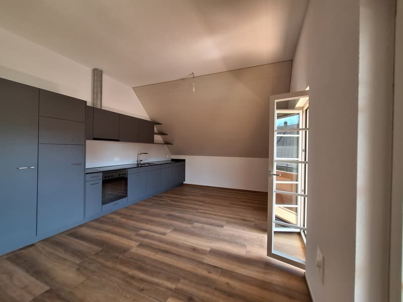 Ampio appartamento di 3,5 locali con balcone a Eriswil (2)