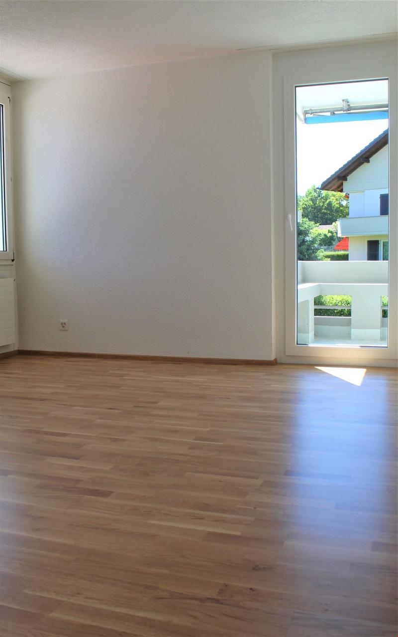 Helle 2.5-Zimmer-Wohnung mit Balkon und schöner Aussicht in Wolhusen (3)