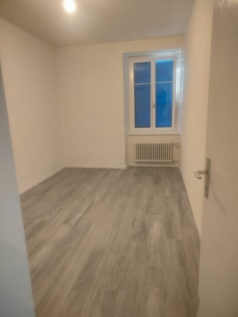 3-room apartment on the 1st floor - Rue de l'Hôtel de Ville 109, La Chaux-de-Fonds (5)