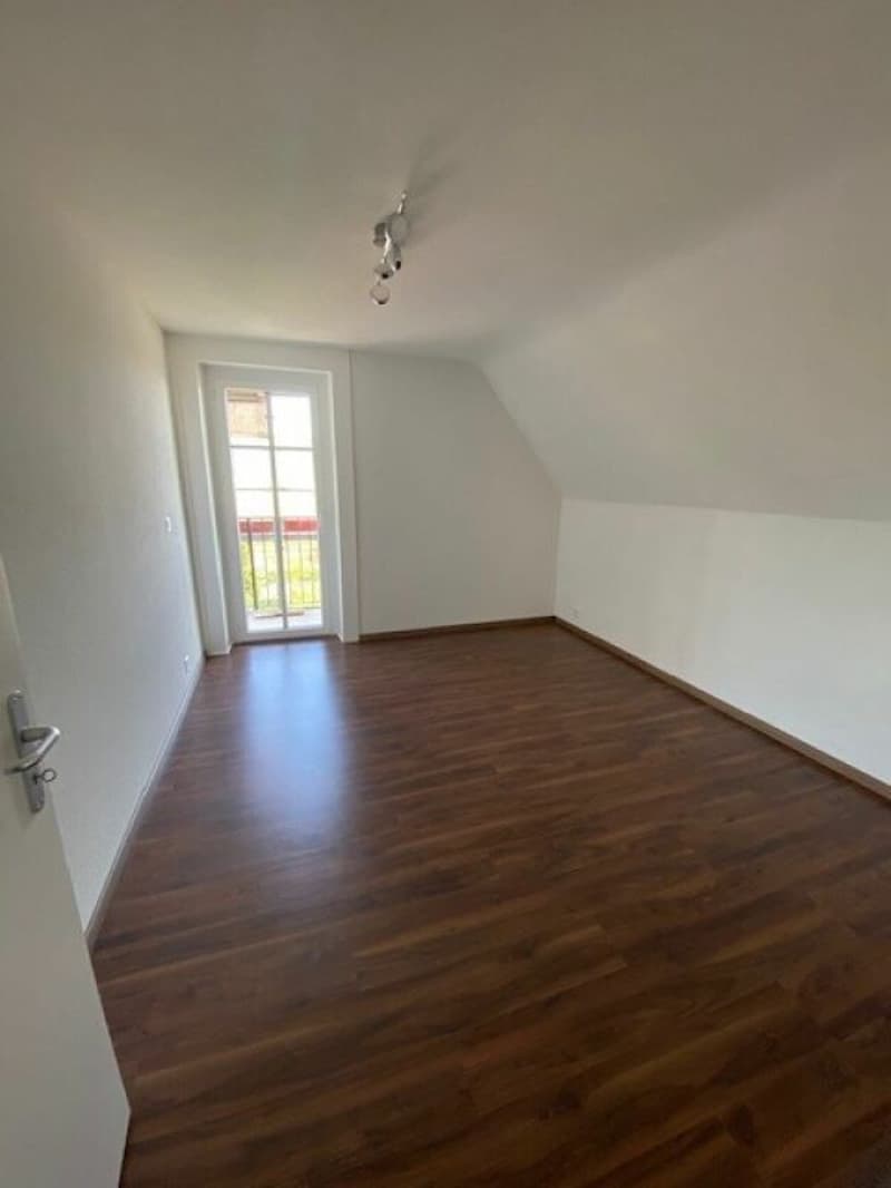 Bel attique lumineux de 4 pièces au 2e étage - Pommeret à Cernier (7)