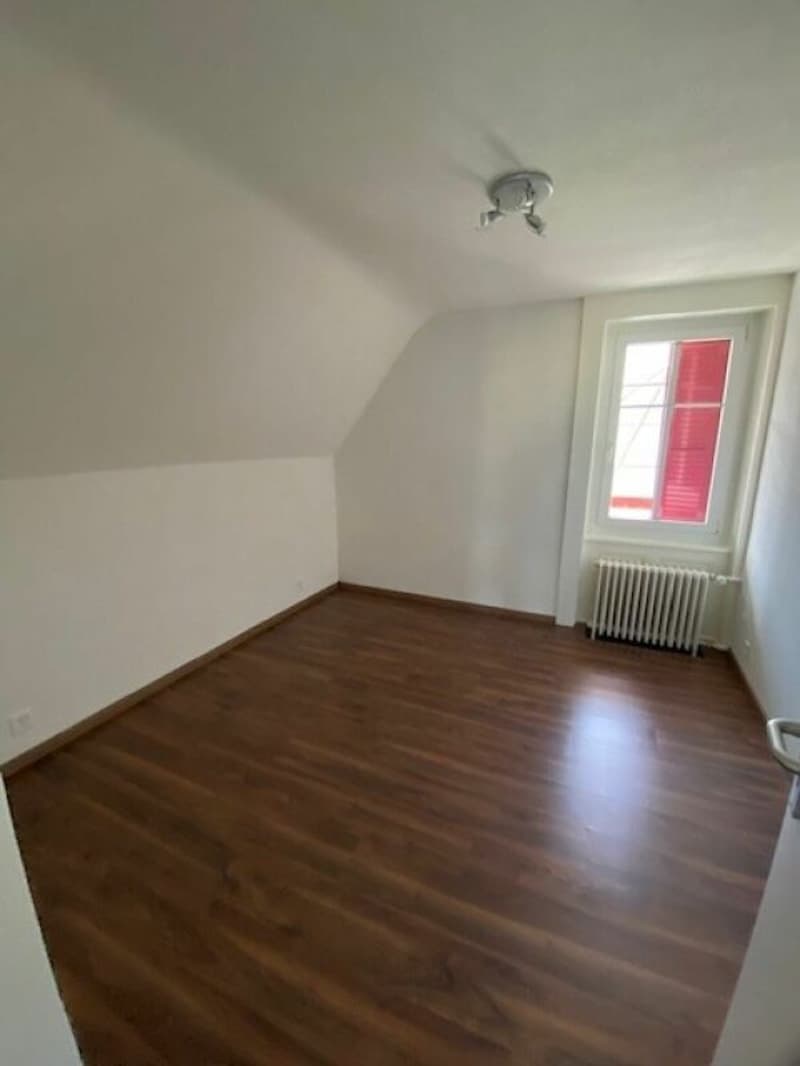Bel attique lumineux de 4 pièces au 2e étage - Pommeret à Cernier (8)
