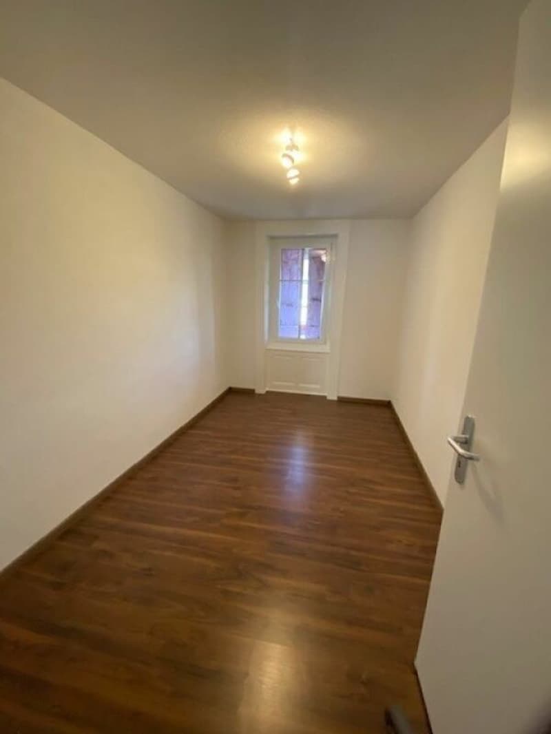 Bel attique lumineux de 4 pièces au 2e étage - Pommeret à Cernier (9)