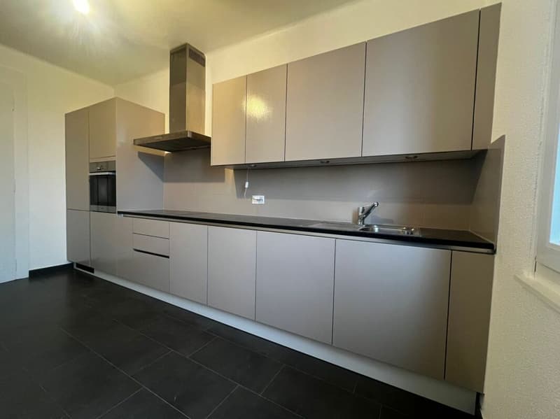 RESERVE - Magnifique appartement de 6 pièces au dernier étage d'un immeuble de caractère - Rue Edouard-Desor 3 à Neuchâtel (1)