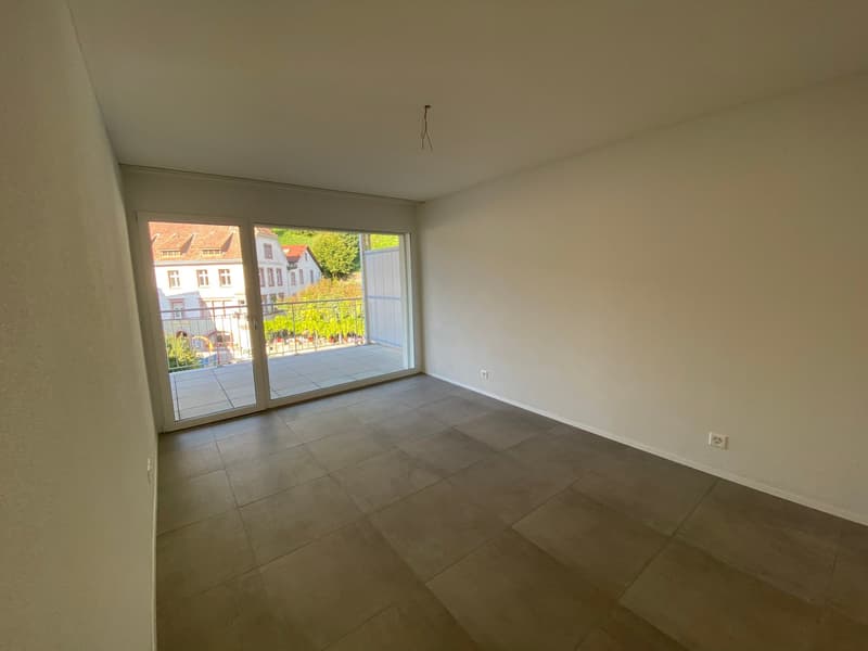 Modern 2.5-room apartment with 19.5 m² balcony in the heart of Flüh (7)