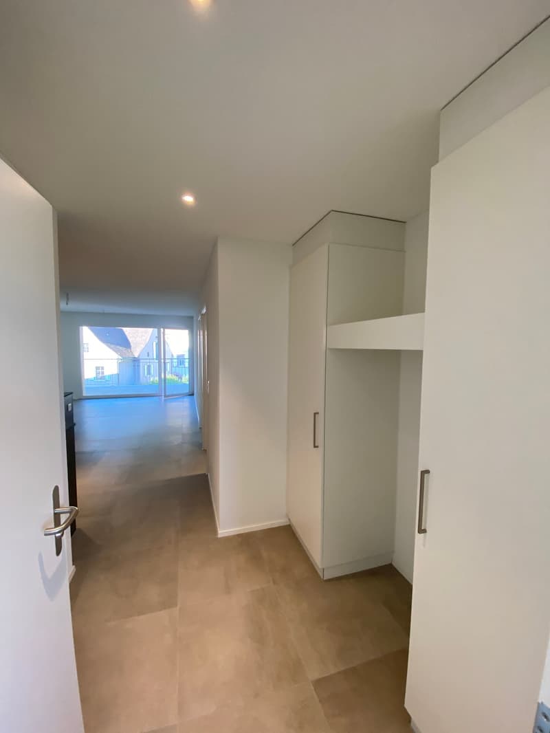 Modern 2.5-room apartment with 19.5 m² balcony in the heart of Flüh (8)