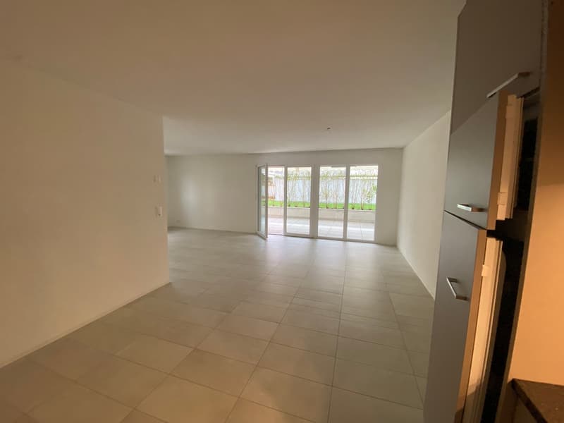 Moderne 3.5-Zimmer-Gartenwohnung mit 26 m² Sitzplatz (6)
