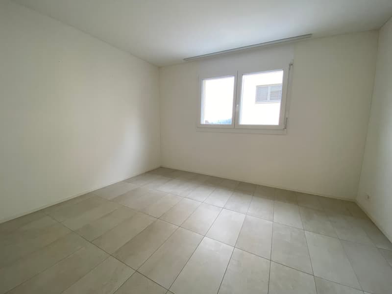 Moderne 3.5-Zimmer-Gartenwohnung mit 26 m² Sitzplatz (12)