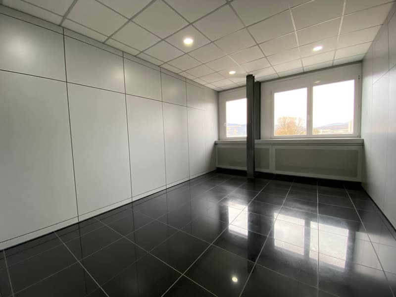 Modern commercial premises in a central location (12)