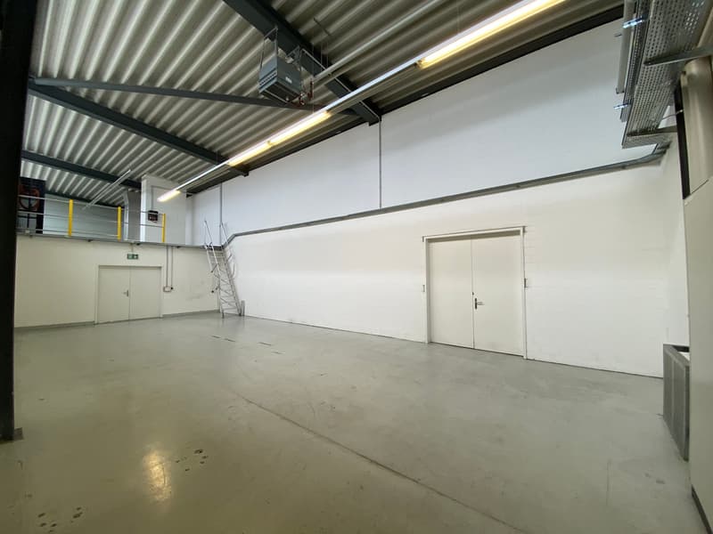 Modern commercial premises in a central location (24)