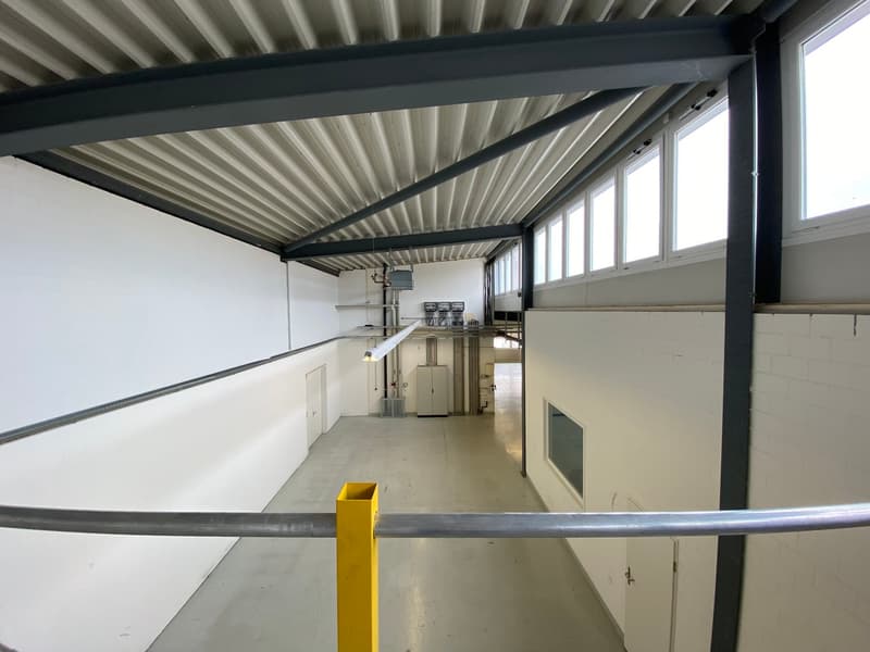 Modern commercial premises in a central location (28)