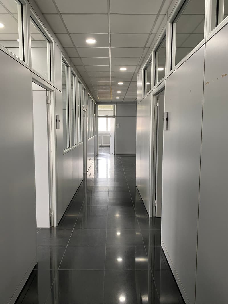 Modern commercial premises in a central location (15)