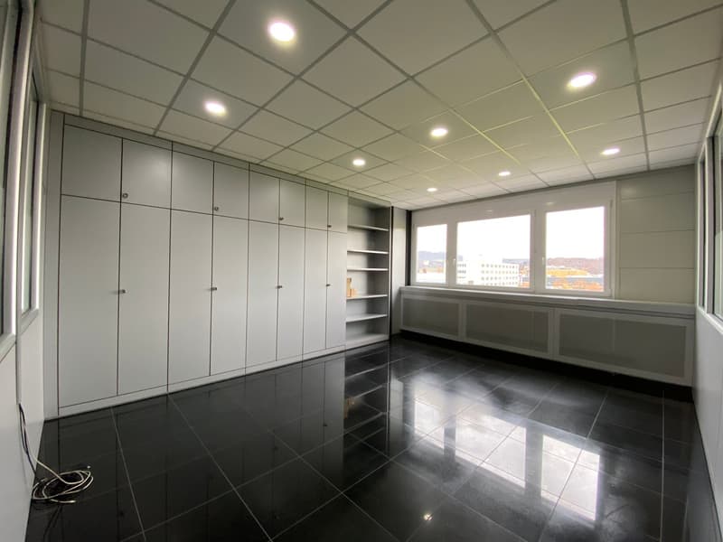 Modern commercial premises in a central location (8)