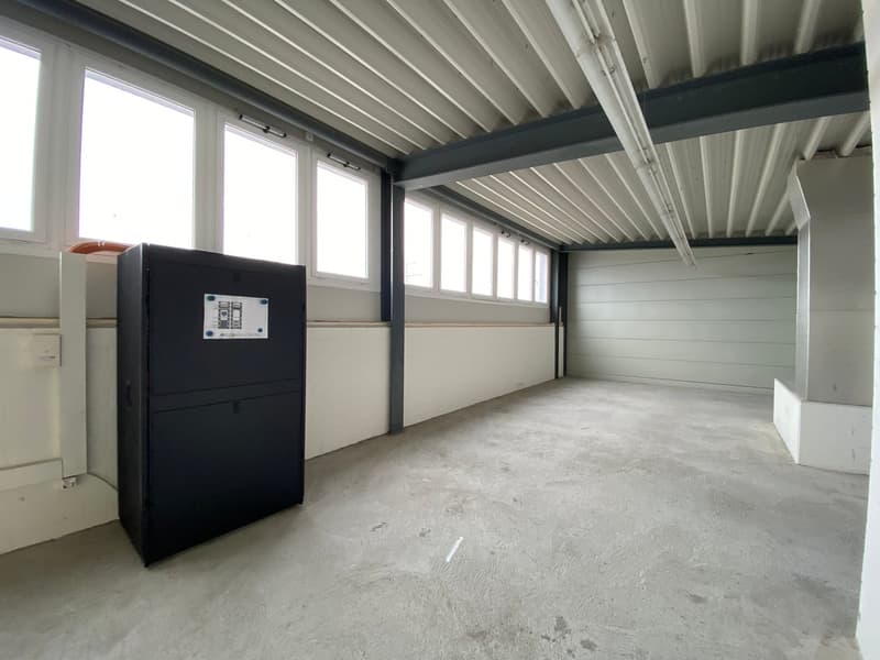 Modern commercial premises in a central location (25)