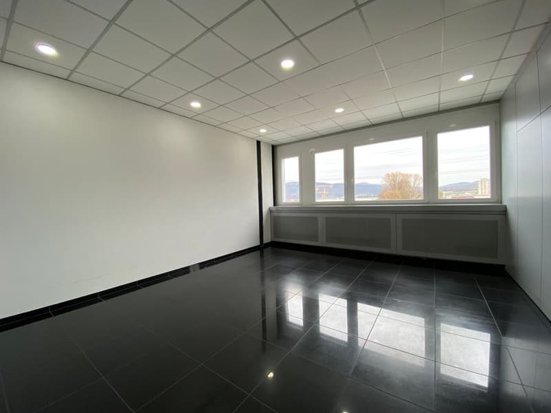 Modern commercial premises in a central location (13)