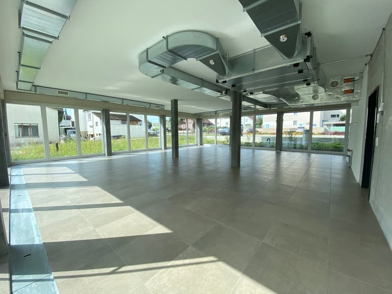 Espace commercial au centre de Schötz (4)