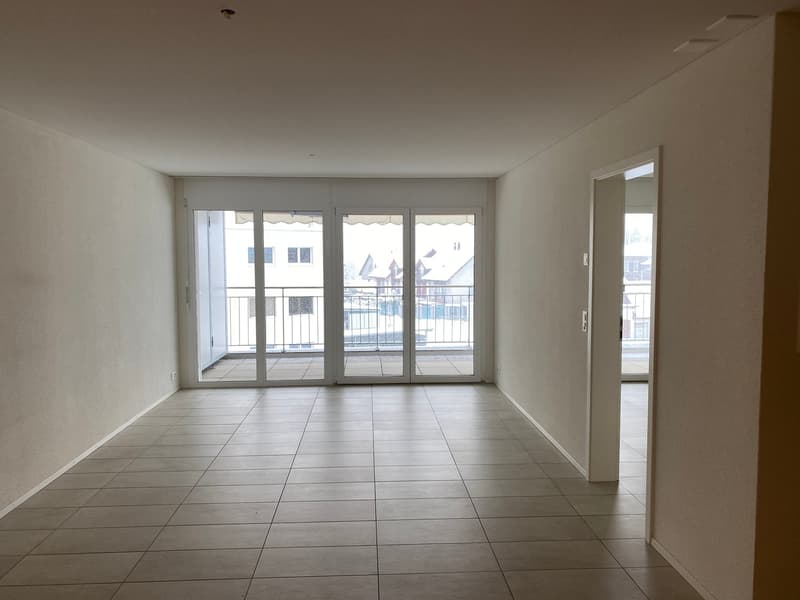 Moderne 2.5-Zimmer-Wohnung mit Balkon in Safenwil (8)