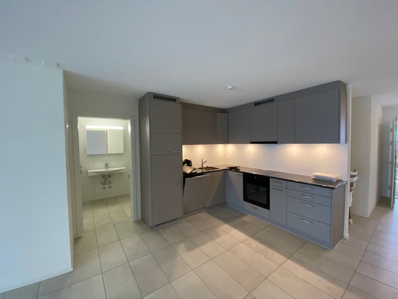 Moderne 2.5-Zimmer-Wohnung mit Balkon in Safenwil (4)