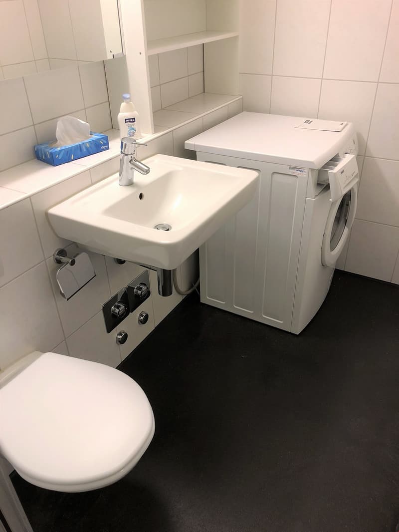 Dusche/WC mit Kombigerät
