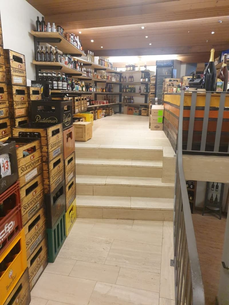 Dal 1.7./1.8./1.9. - Carino locale commerciale, boutique o ufficio (10)