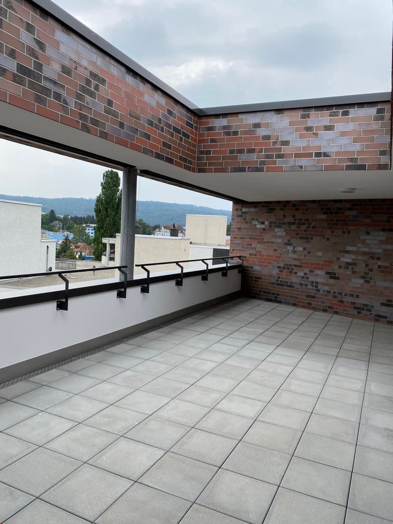 Tolle, geschützte Dachterrasse/Loggia mit zusätzlichem Abstellraum