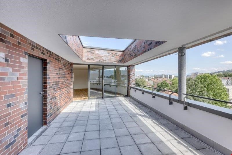 Geniale Aussicht von der Terrasse mit tollem Ausblick bis in den Himmel