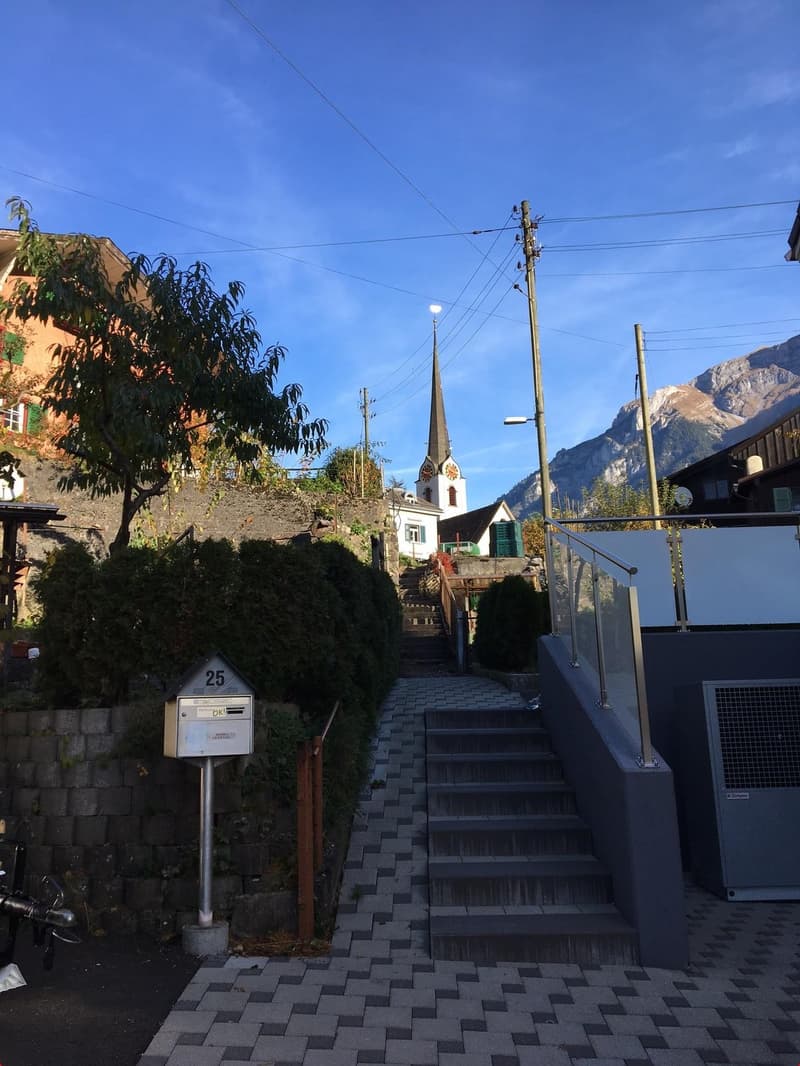 Aufgang zum Dorf direkt neben dem Haus