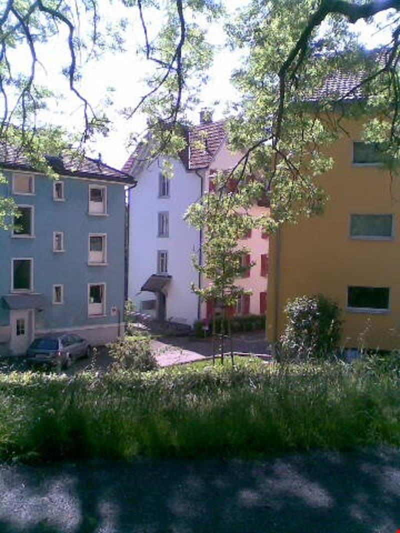 Charmante Hausansicht vom Weiher her