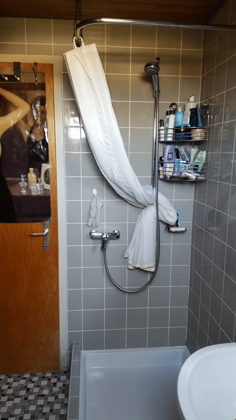 Badezimmer mit Dusche