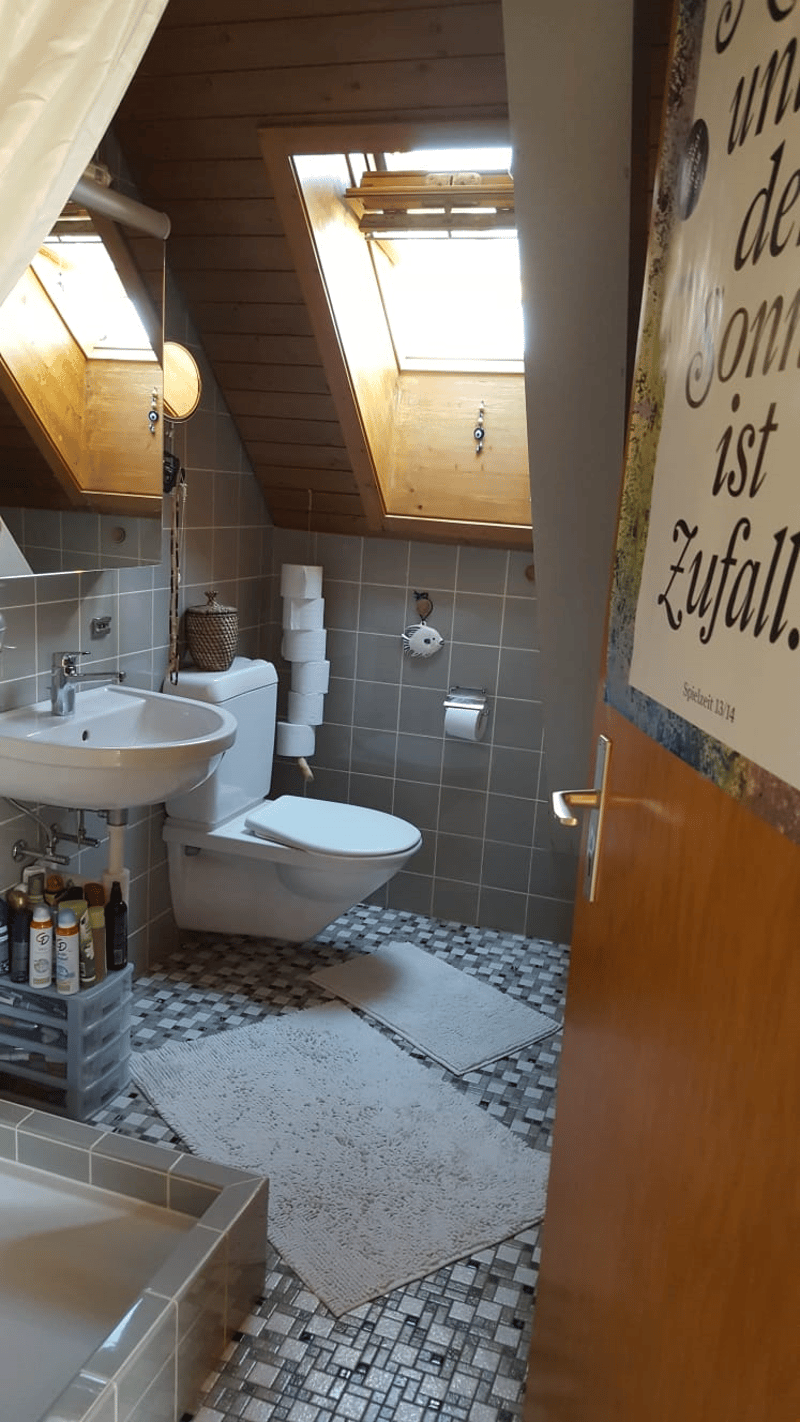 Herzig einrichtbares Badezimmer