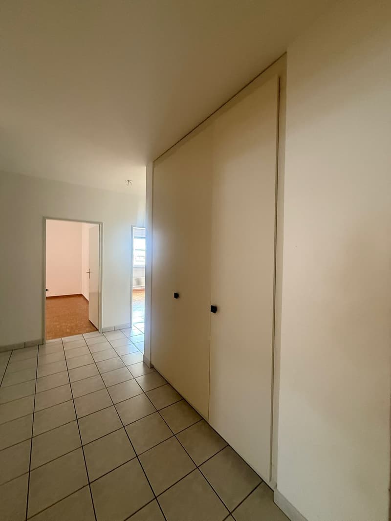 Disponibile ora - fresca di pittura, grande, spazioso appartamento di 4,5 locali con 3 ampi balconi (11)