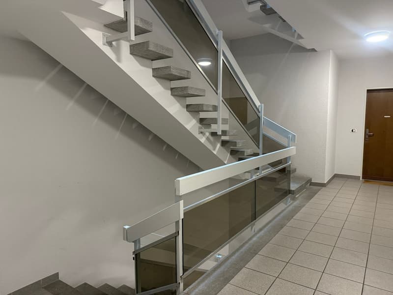 Disponibile ora - fresca di pittura, grande, spazioso appartamento di 4,5 locali con 3 ampi balconi (6)