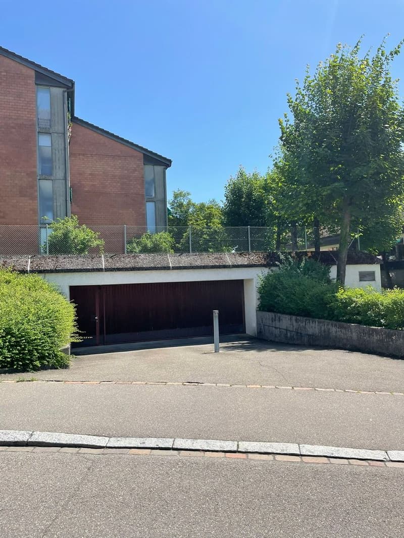 Disponibile ora - Posto auto in garage sotterraneo a Wallisellen - Vicino alla casa del dottore (1)